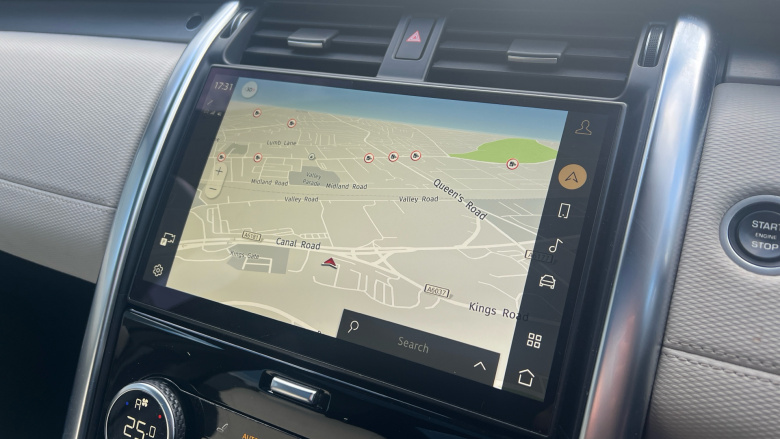 Land Rover Discovery 3.0 D300 R-Dynamic SE 5dr Auto Diesel Station Wagon